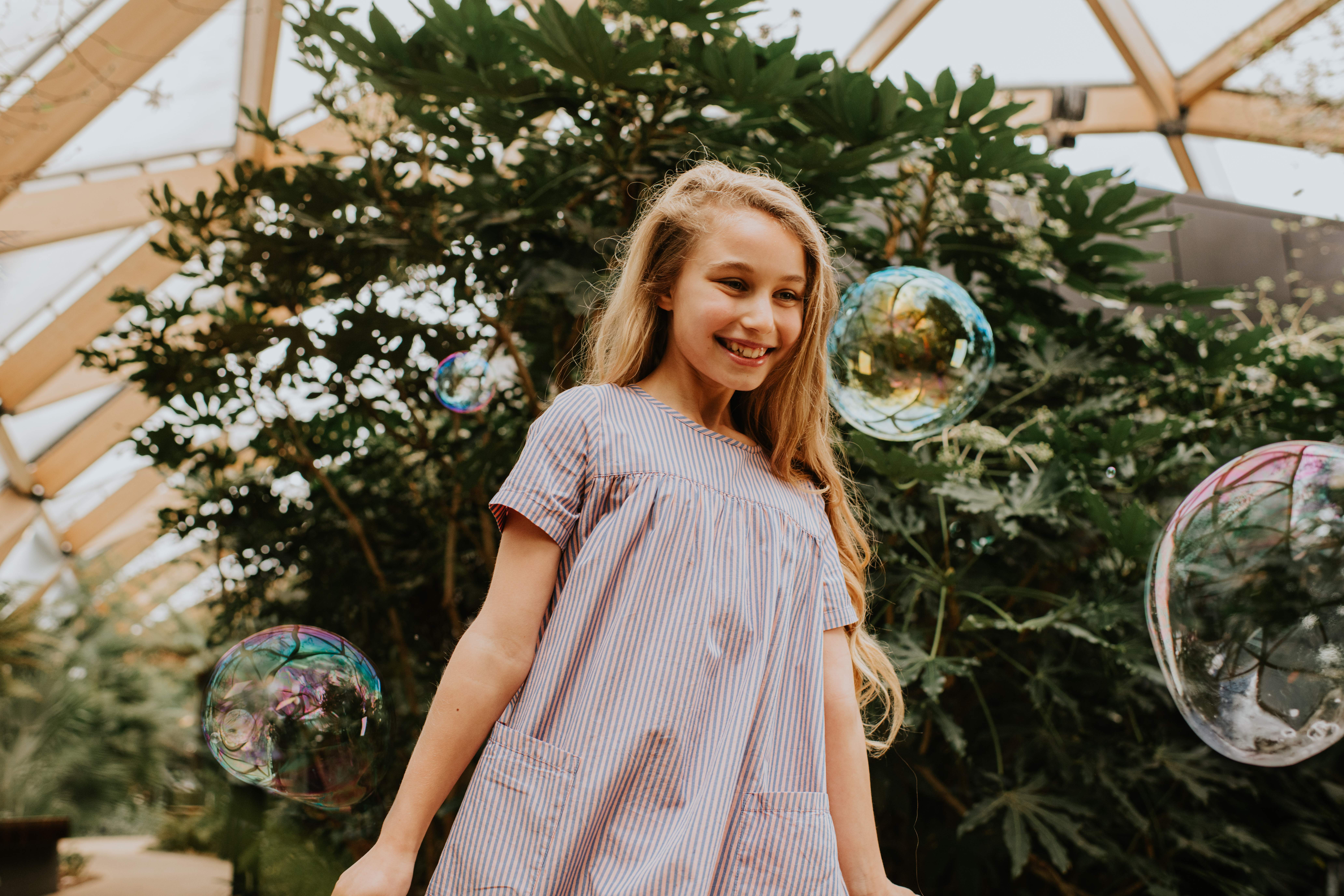 PR-007118-2137_MENICON_BloomOutside_JESSE_587_RGB